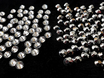 Crystal-vs-Metallic-Rhinestones
